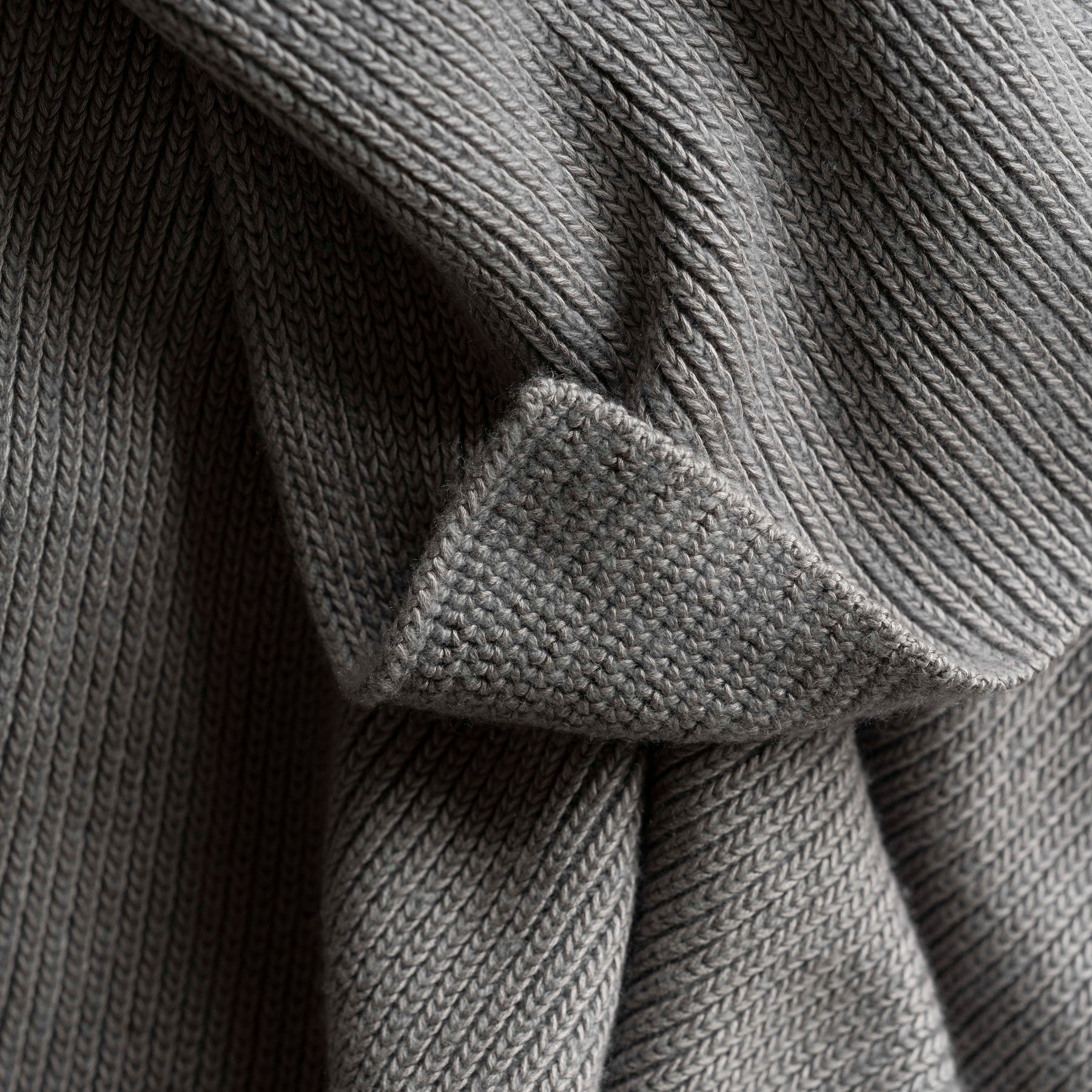Romeo Throw by Celso de Lemos