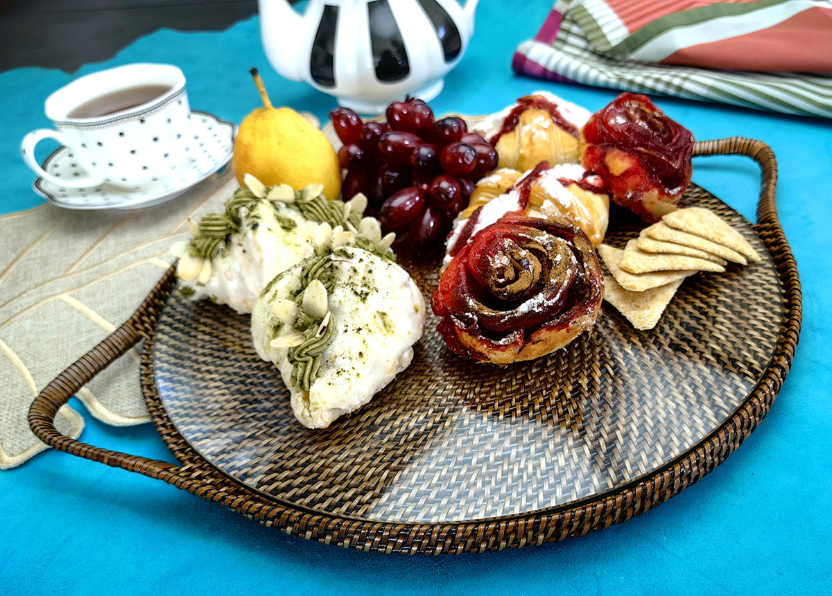 Round Serving Tray with Glass by Calaisio