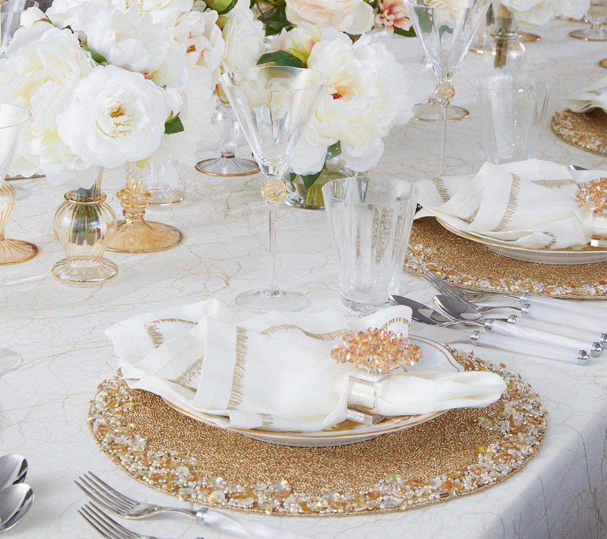 Daphne Wine Glass in Clear & Gold by Kim Seybert