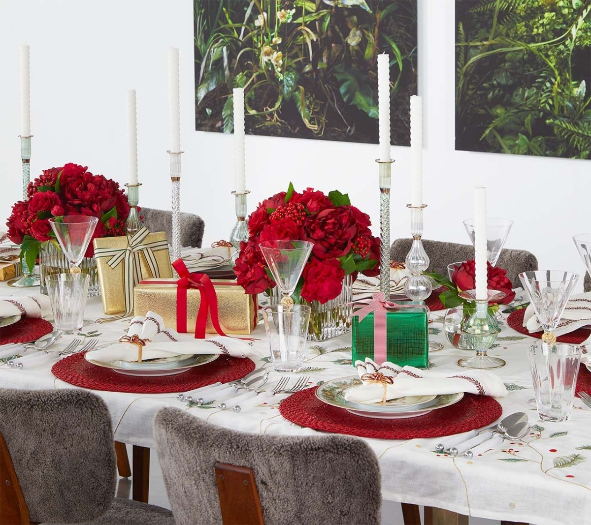 Jeweled Bow Napkin Ring in Red by Kim Seybert