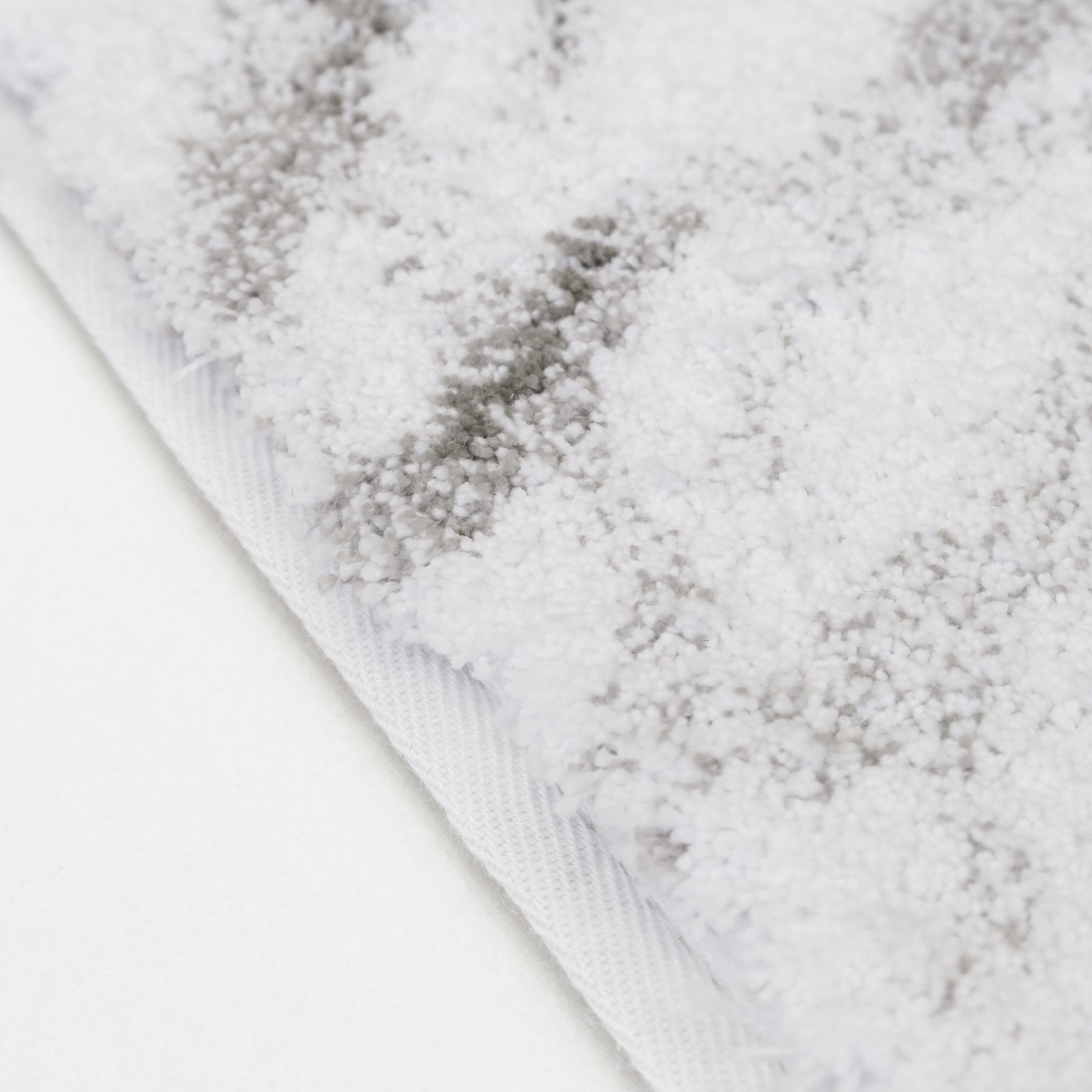 Calacatta Bath Rugs by Graccioza