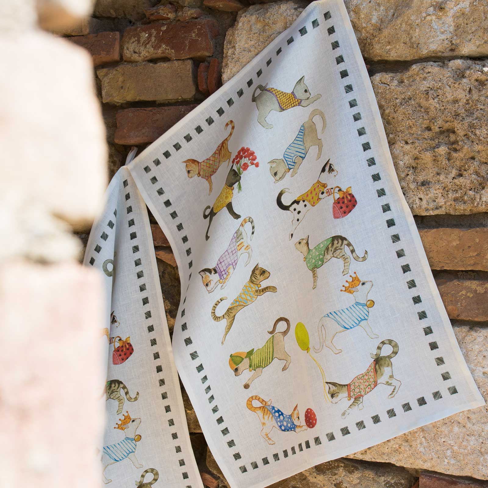 Best Friends Cats Tea Towel by Tessitura Toscana Telerie