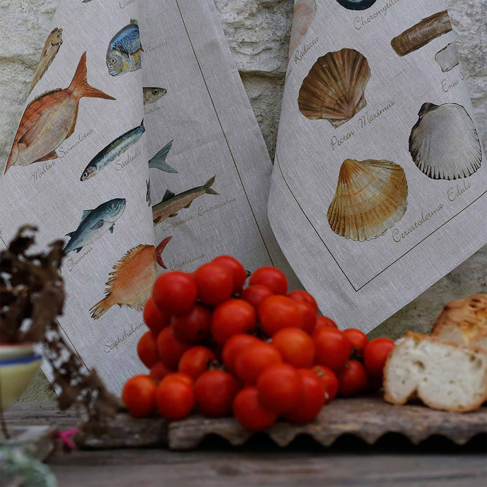 La Mer - Crostacei Tea Towel by Tessitura Toscana Telerie