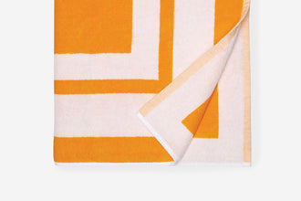 Let’s Talk Linens: What to Look for in a Beach Towel?