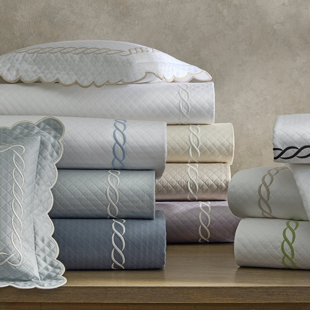 Matouk & Classic Chain Scallop Matelassé Coverlet by Matouk & Pioneer Linens