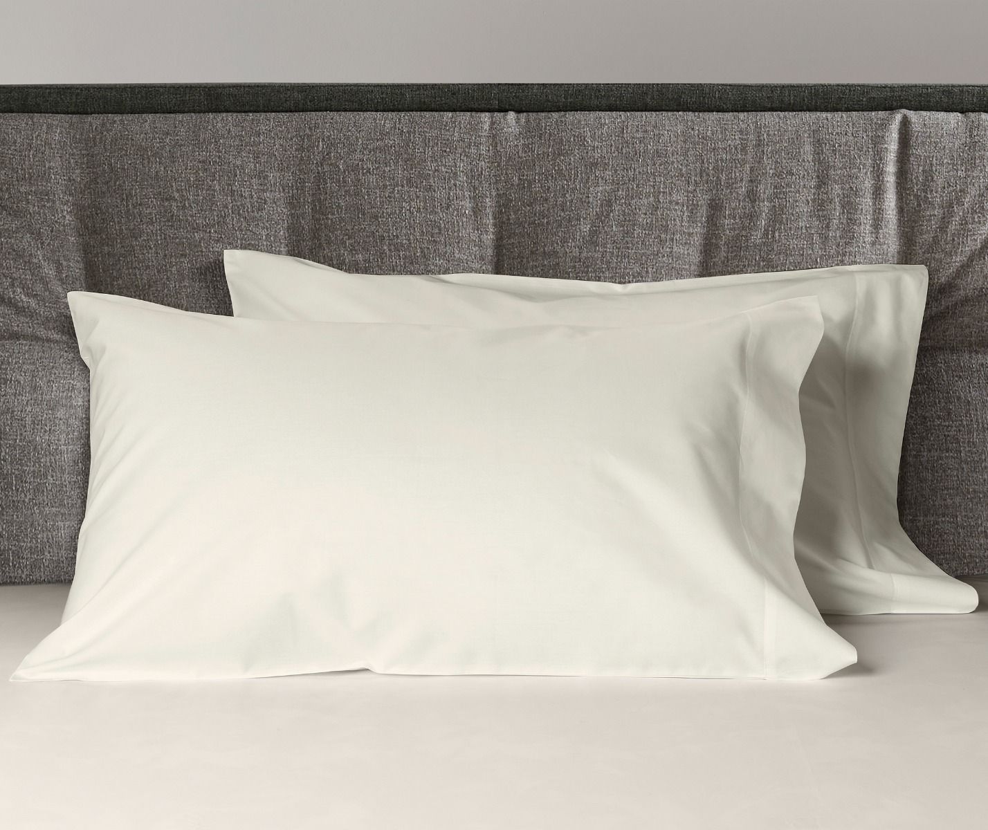 Nuvola Lineare Sateen Bed Collection by Signoria