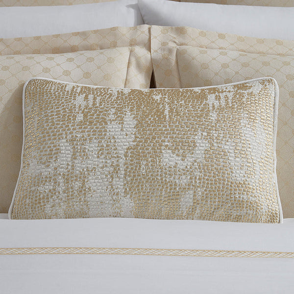 Bisce Decorative Pillows
