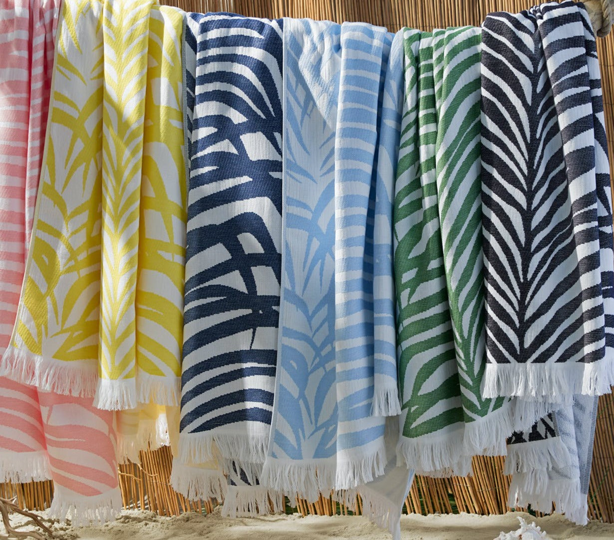 タオル KITH Embossed Summer Beach Towel KITH - KITH キスEmbossed Summer Beach Towel KITHのタオル