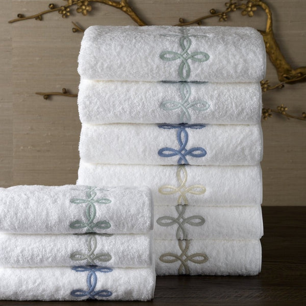 Gordian Knot Bath Towels