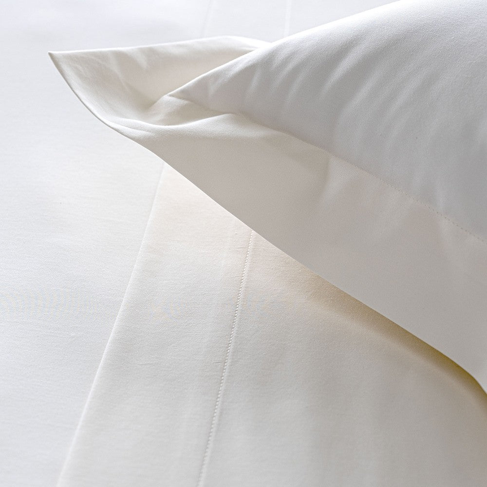 Amanda Bed Linens by Celso de Lemos
