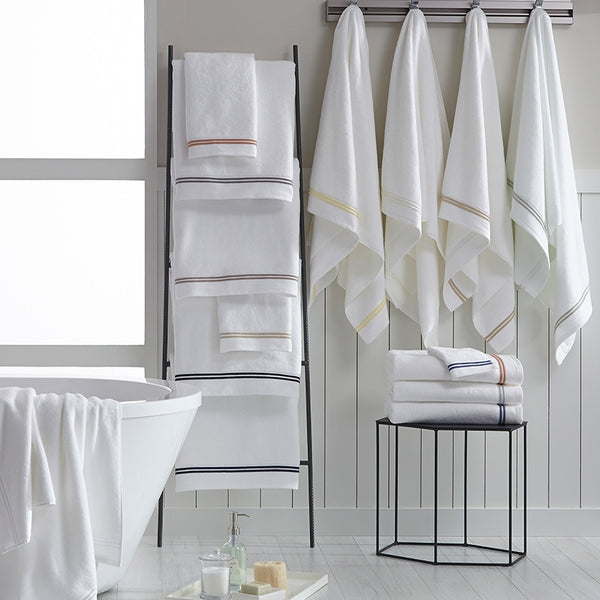 Aura Bath Towels